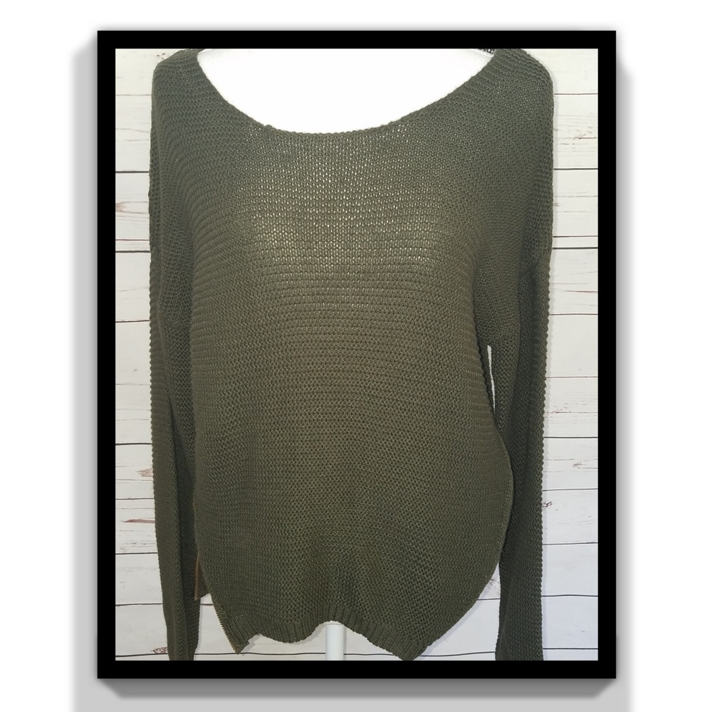 Zenana Outfitters Scoop Neck Sweater Olive size M